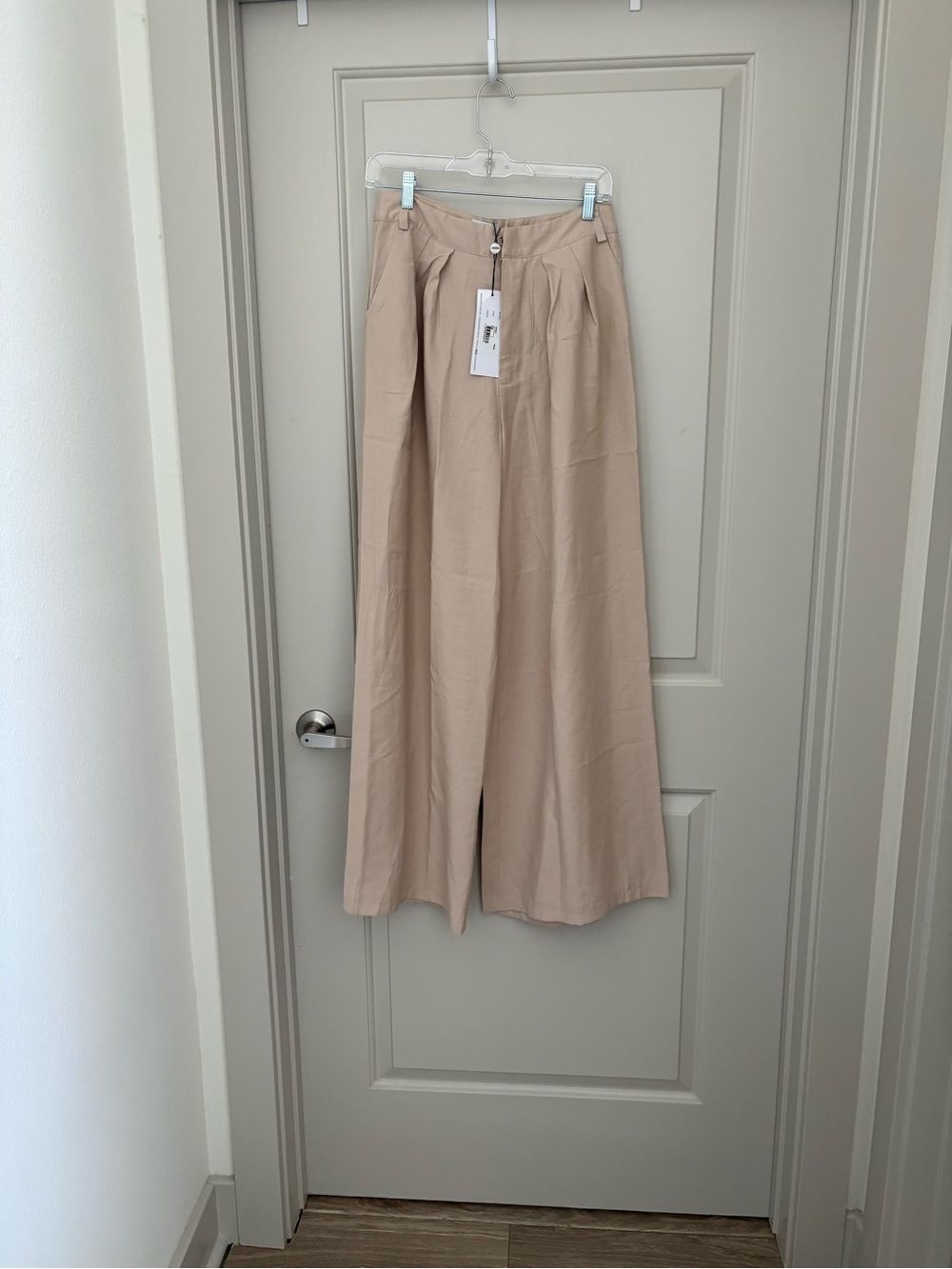 SNDYS Beige Pleated High-Waist Trousers wide leg NWT size 6 us
